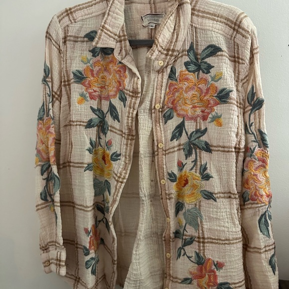 Johnny was buttoned up - Picture 1 of 3